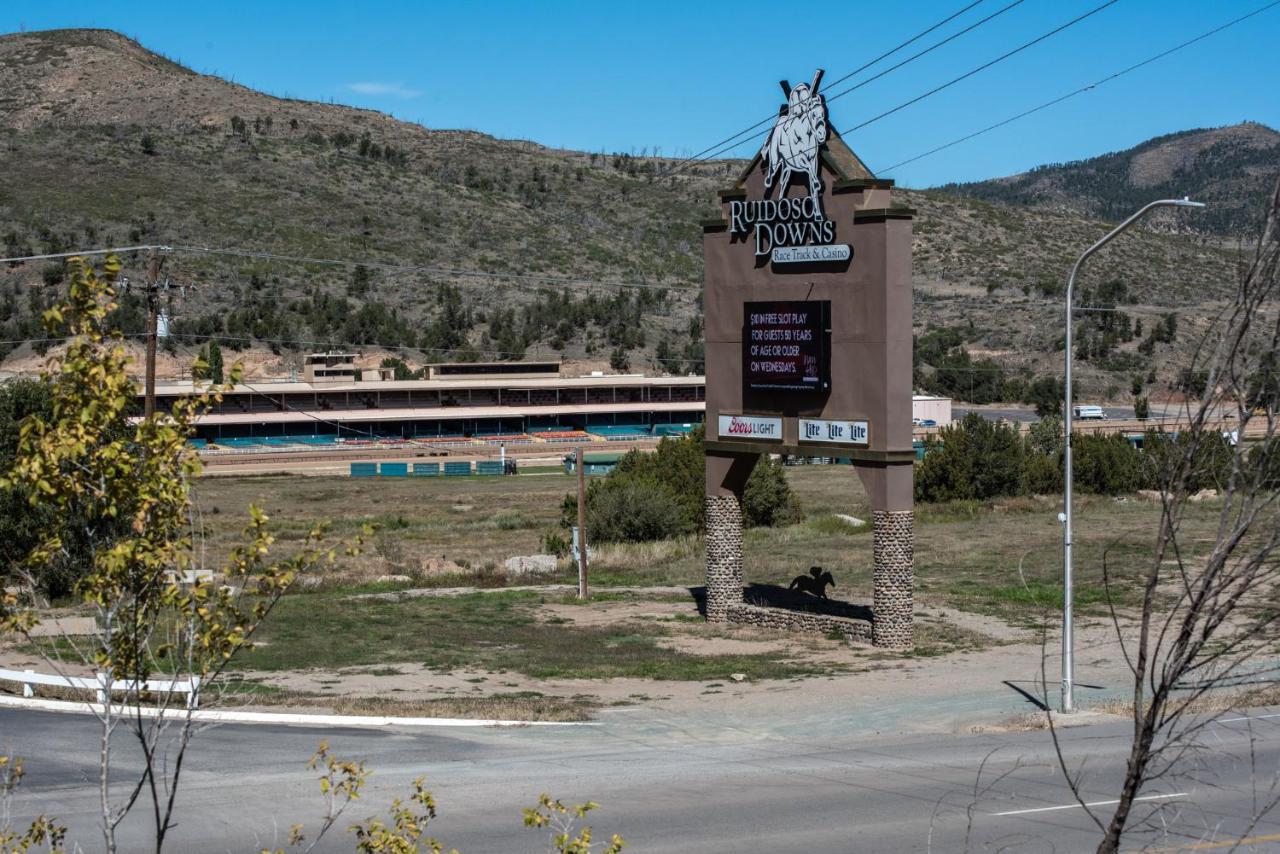 Sleeping Bear, 2 Bedrooms, Front Deck, Midtown, Sleeps 6 Ruidoso Exterior foto